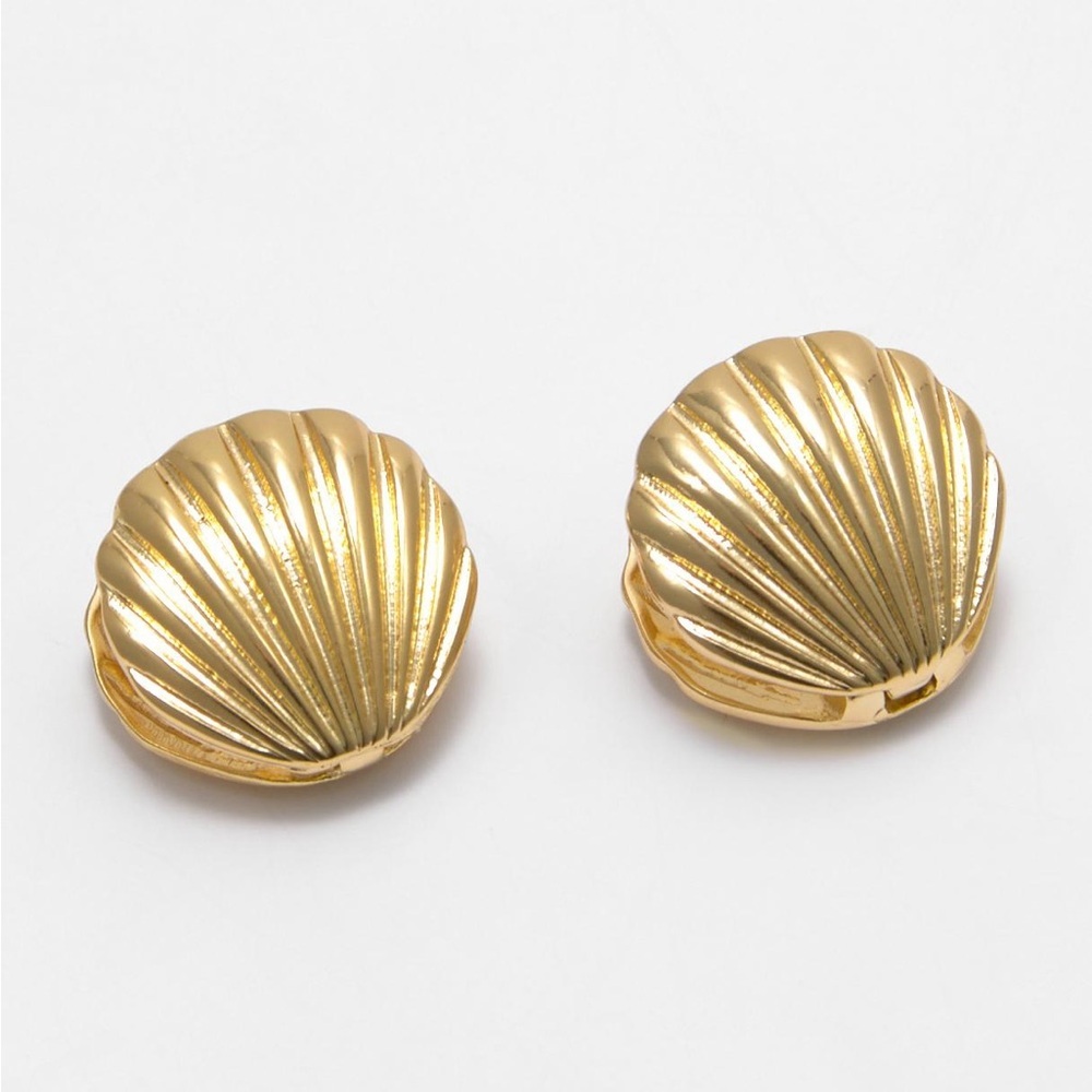 Free People Unique Vintage Gold Clam Shell Earrings OS - Picture 3 of 9